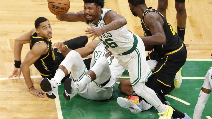 Celtics aprovechan su regreso a casa y se ponen al frente de las Finales de la NBA