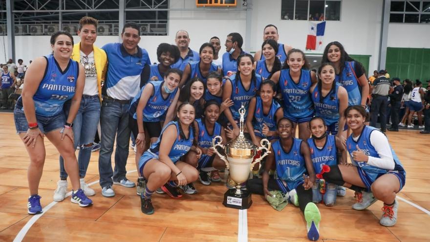 Club Deportivo Panteras son las reinas del baloncesto femenino Sub-16