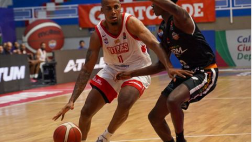 El panameño Michael Hicks elegido como el MVP de la semana en el baloncesto colombiano