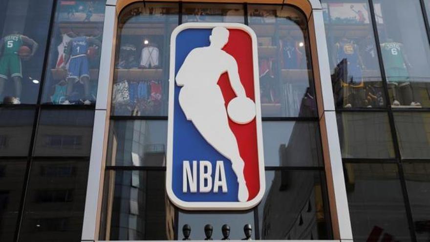 Equipos NBA cerrarán sus instalaciones a jugadores por coronavirus
