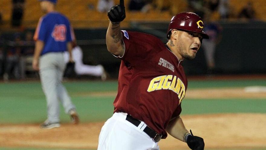 Complacido Yadier Molina con su regreso a la Liga de Béisbol de Puerto Rico