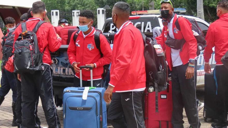 Integrantes de la selección panameña de béisbol Sub-15 a su llegada a tierras venezolanas