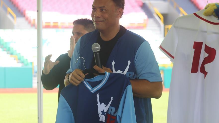 Roberto Alomar presenta el equipo de desarrollo para la liga invernal de Puerto Rico