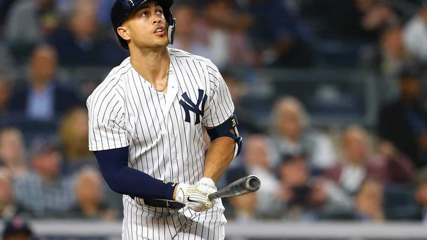 Giancarlo Stanton regresa a la alineación de los Yankees para salvar la serie ante los Astros