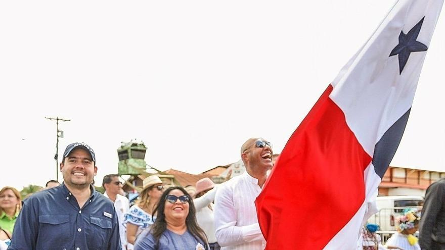 Mariano Rivera fue el abanderado del desfile en Puerto Caimito - TVMAX Panamá