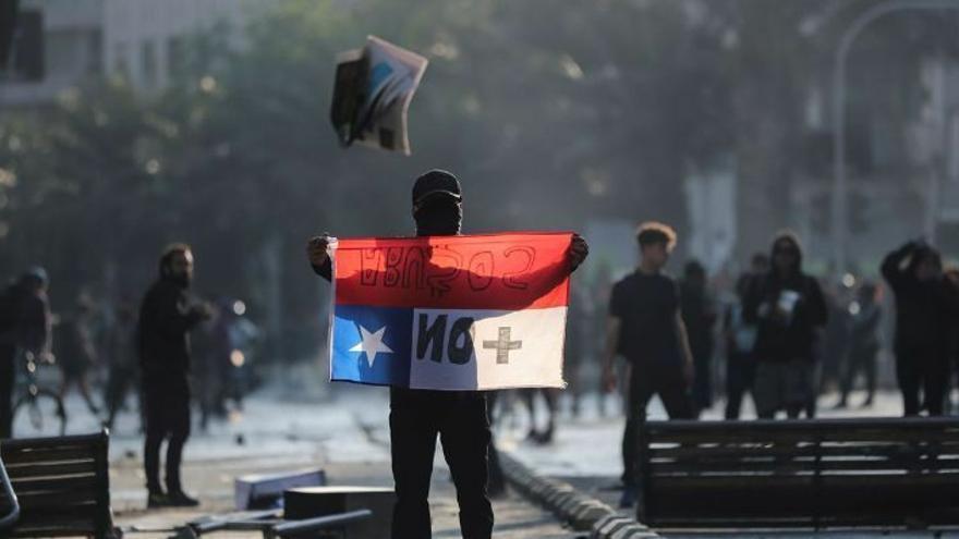 "Escuchen al pueblo", reclaman futbolistas chilenos ante estallido social