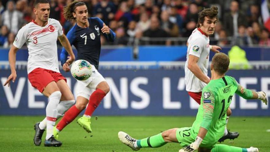 Francia y Turquía empatan 1-1 y tendrán que esperar para clasificarse
