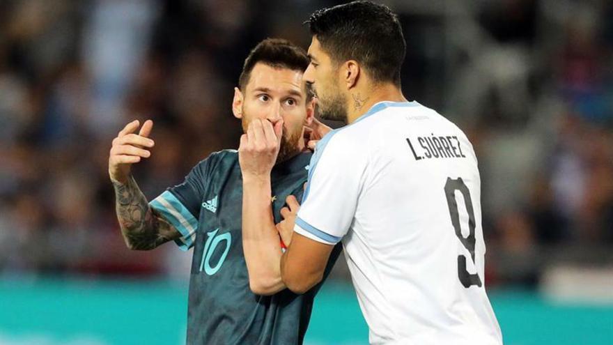 Messi y Luis Suárez empatan el Clásico del Río de la Plata
