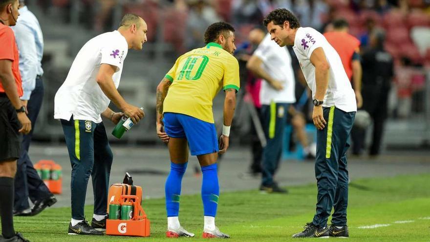 Neymar será baja durante cuatro semanas por lesión, anuncia el PSG