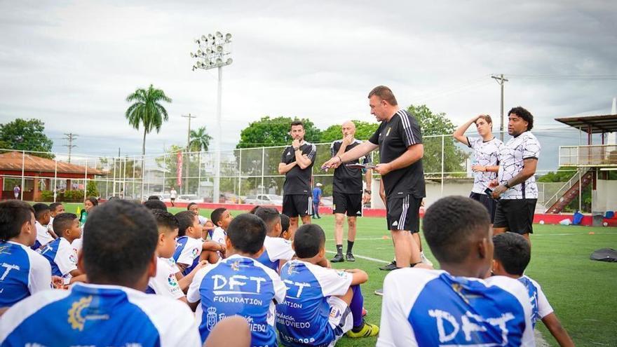 Más de 200 niños panameños desarrollan su talento con el Real Oviedo