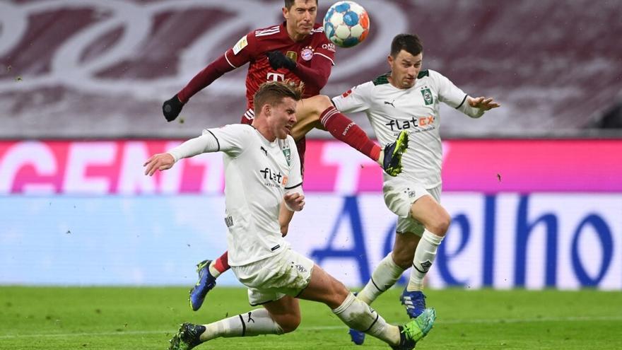 Un Bayern debilitado por el covid pierde en el regreso de la Bundesliga