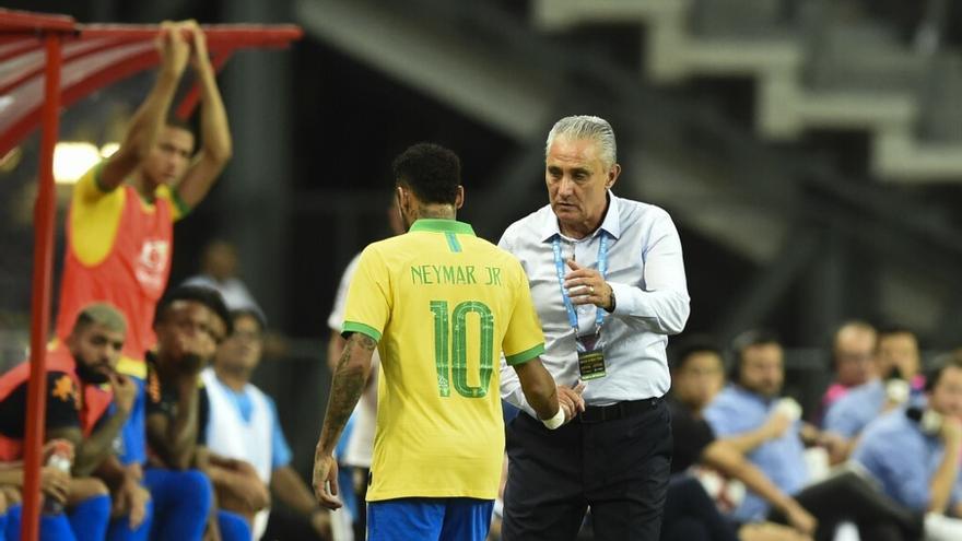 Brasil extiende su sequía ante Nigeria y Neymar sale lesionado