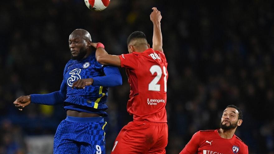 Chelsea y Leicester a cuarta ronda de FA Cup con goleadas, Newcastle suspende en Cambridge