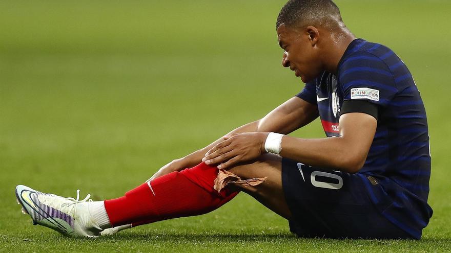 Confirmada la lesión de Kylian Mbappé, el atacante francés se someterá a exámenes