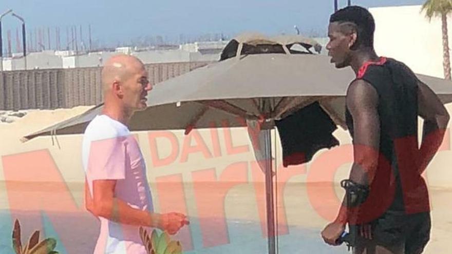 El 'Daily Mirror' dio a conocer una foto del encuentro entre el futbolista del Manchester United y el entrenador francés del Real Madrid en Dubai.