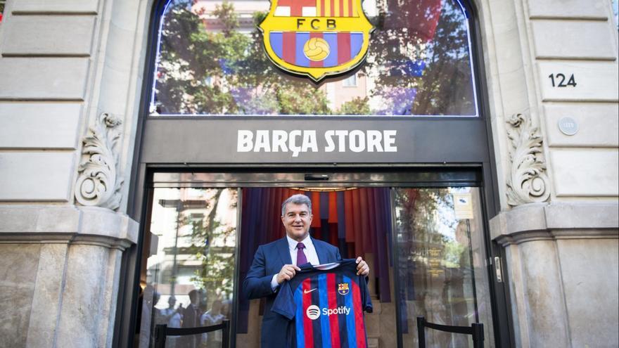 El FC Barcelona presentó su nueva piel para la campaña 2022-2023