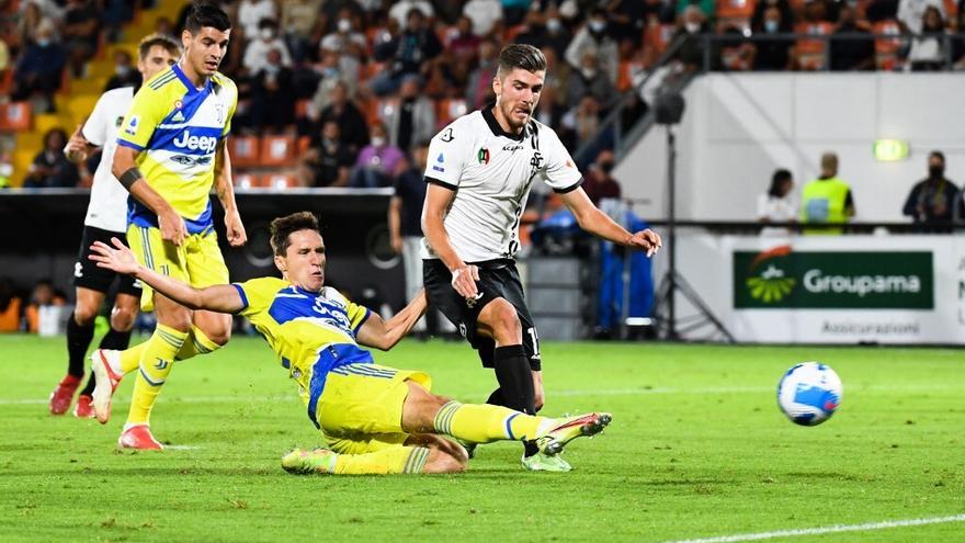 Juventus suma sus primeros tres puntos con victoria sufrida en La Spezia