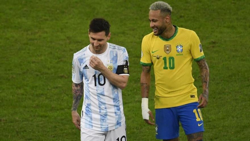 Lionel Messi (i) y Neymar (d)
