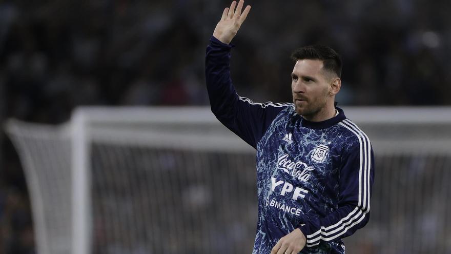 Messi despierta el espíritu argentino tatuándose el balón del Mundial de Catar 2022