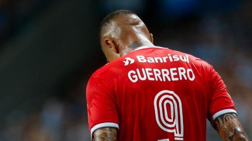Paolo Guerrero recula y afirma que cumplirá contrato con Inter de Porto Alegre
