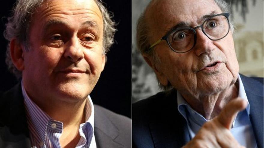 Michel Platini (i) y Sepp Blatter (d)