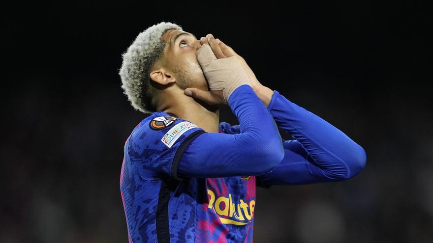 Ronald Araújo admite que fue un fracaso la eliminación del Barcelona en la Europa League