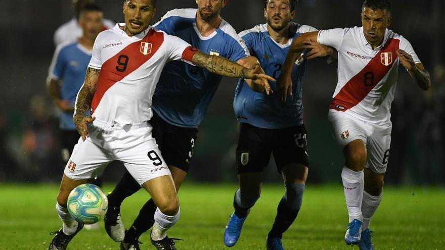 Uruguay vence a Perú en amistoso en Montevideo