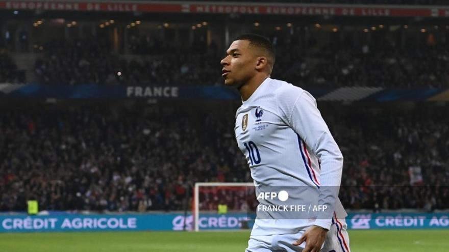 Con un doblete de Mbappé, Francia goleó a Sudáfrica