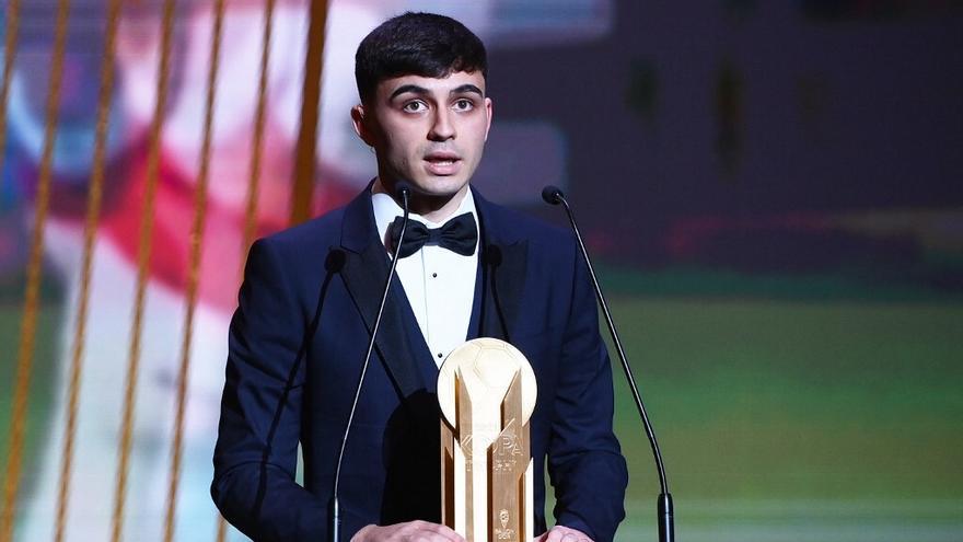 El español Pedri ganó el premio al mejor jugador joven en gala del Balón de Oro