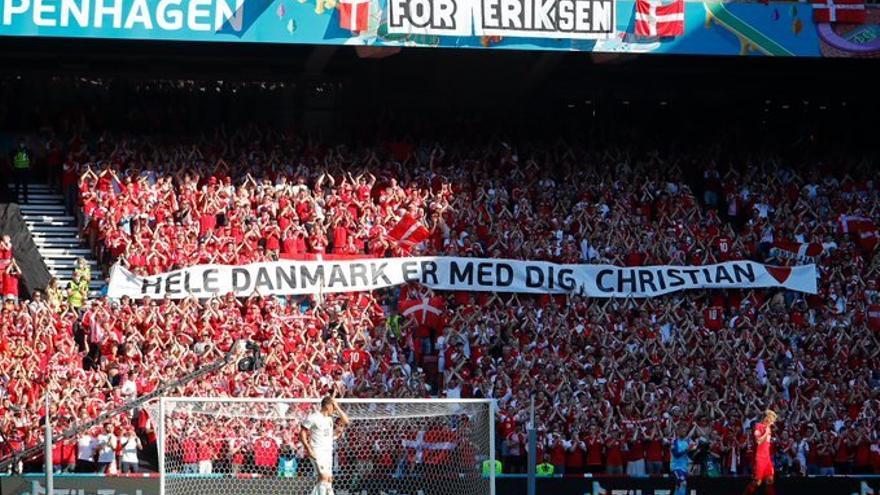 Dinamarca-Bélgica interrumpido para rendir homenaje a Christian Eriksen