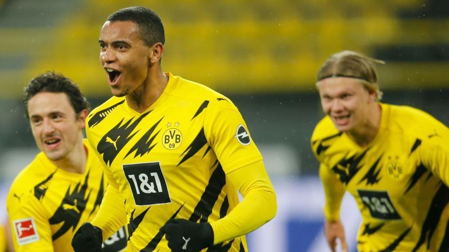 Borussia Dortmund gana al  Wolfsburgo y regresa a 'zona Champions'