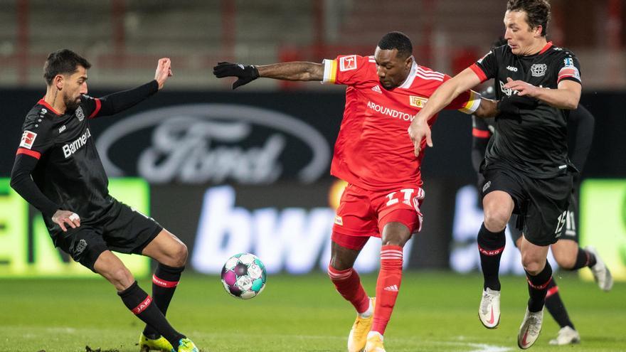 Unión Berlín gana al Bayer Leverkusen en partido con incidente racista