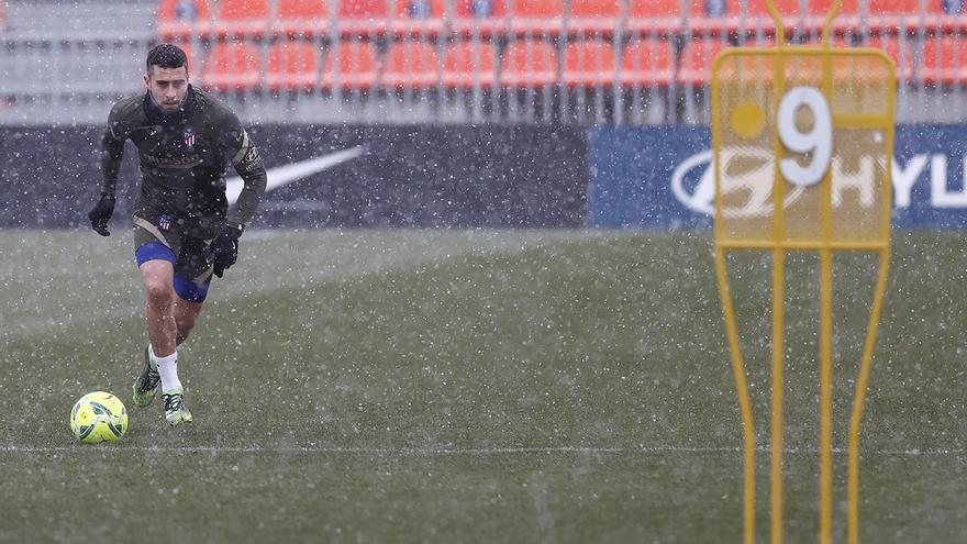El Atlético vuelve al trabajo bajo la nieve con los no titulares en Cornellà