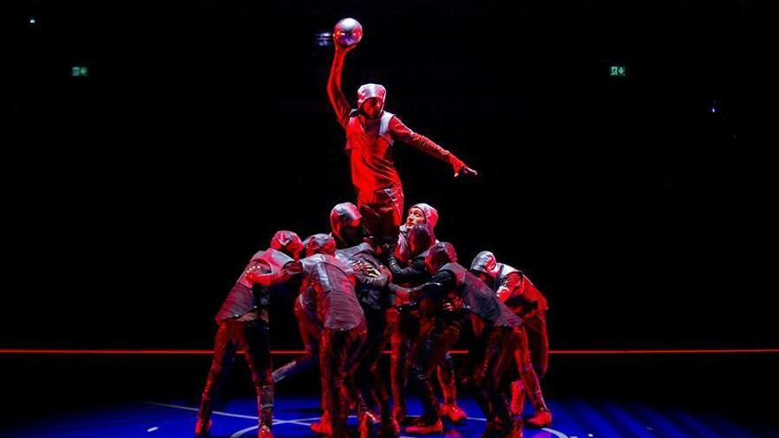 Cirque du Soleil une en su nuevo espectáculo la magia del circo y la de Messi
