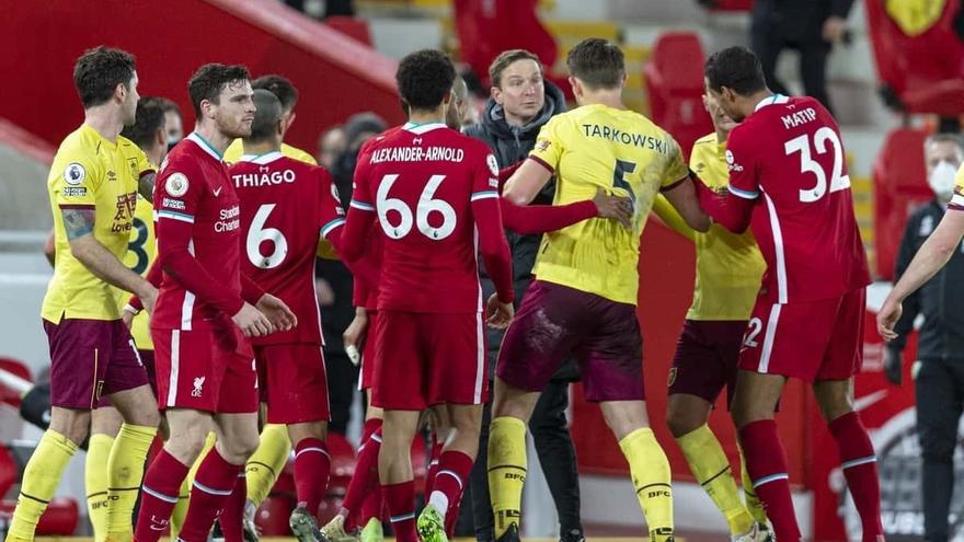 Burnley pone fin a 68 partidos invicto del Liverpool en Anfield