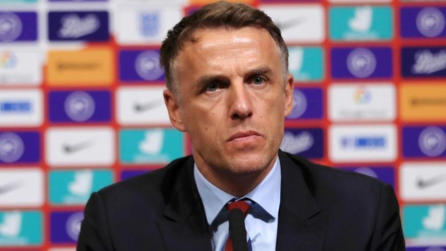Phil Neville deja de ser el entrenador de la selección femenina de Inglaterra
