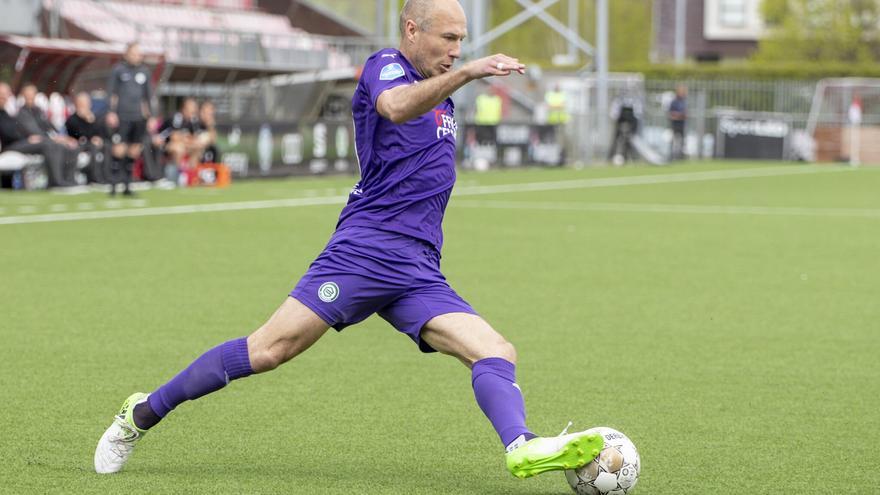 Estrella de Países Bajos, Arjen Robben, se retira del fútbol.