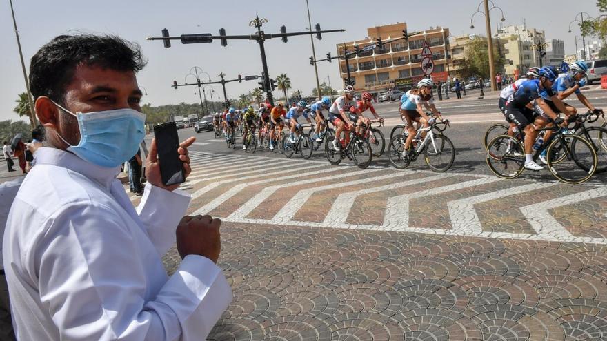 UCI pide la anulación de las carreras ciclistas en zonas de "riesgo" por coronavirus