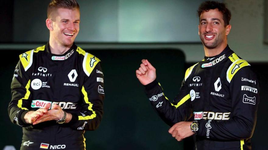 Daniel Ricciardo (d)  y Niko Hulkenberg (i)
