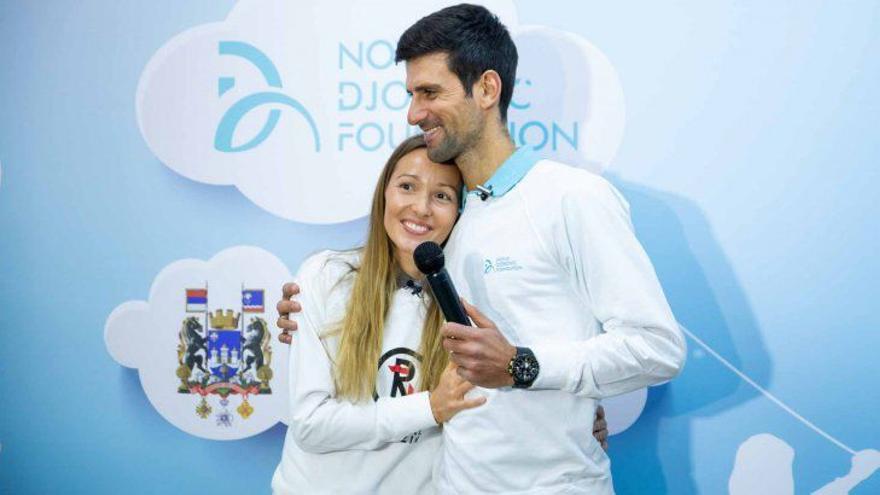 Djokovic hace donativo a ciudad serbia golpeada por el COVID-19