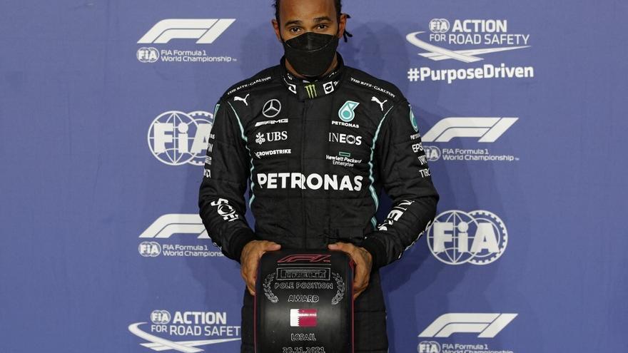 Hamilton se hace con la 'pole' en Catar por delante de Verstappen