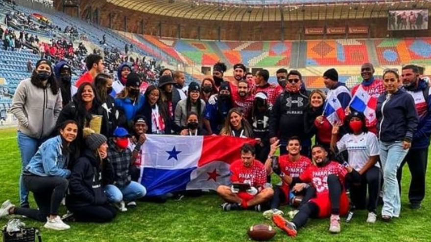 Panameños celebran el tercer lugar en Mundial de Flag Football.