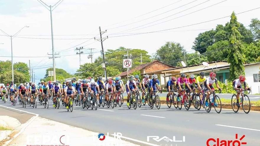Pelotón de ciclistas durante el Tour de Panamá 2019