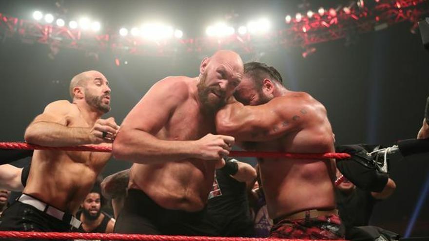 Tyson Fury se va a los puños con luchador de la WWE