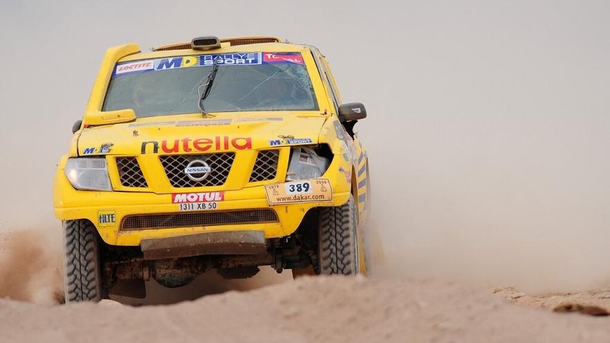 El piloto francés herido en el Dakar sale del coma