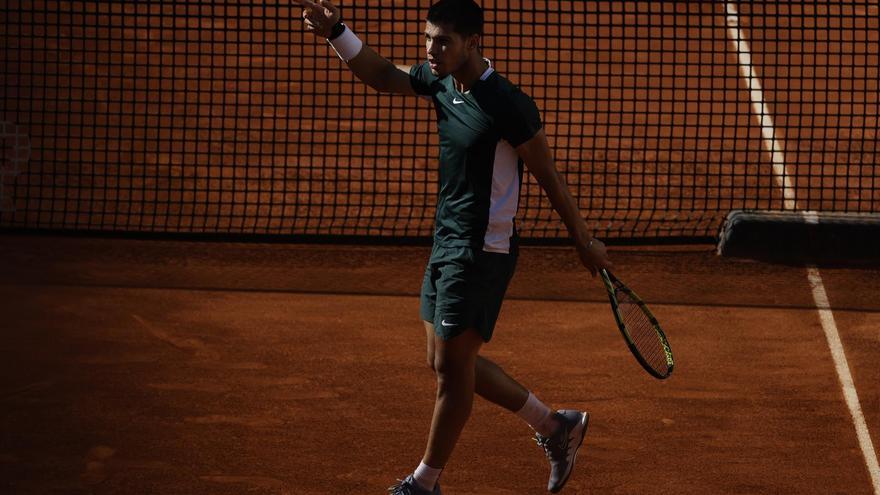 Carlos Alcaraz venció a Djokovic y avanza a la final en Madrid