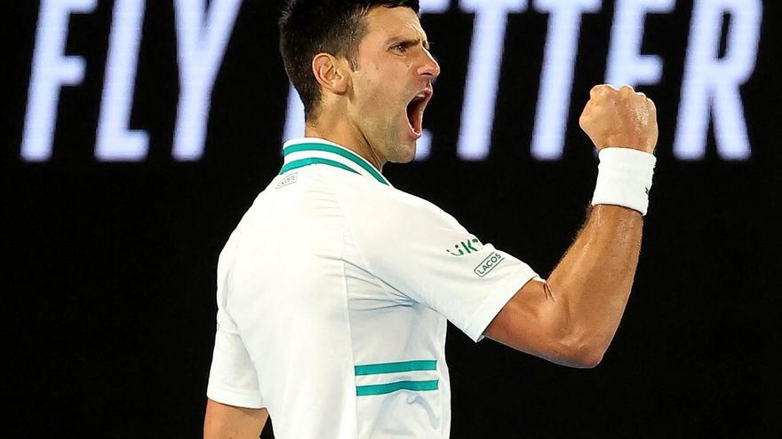 Djokovic consigue aplazar su expulsión de Australia