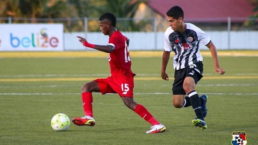 Acción del partido entre las selecciones Sub-20 de Panamá y Costa Rica