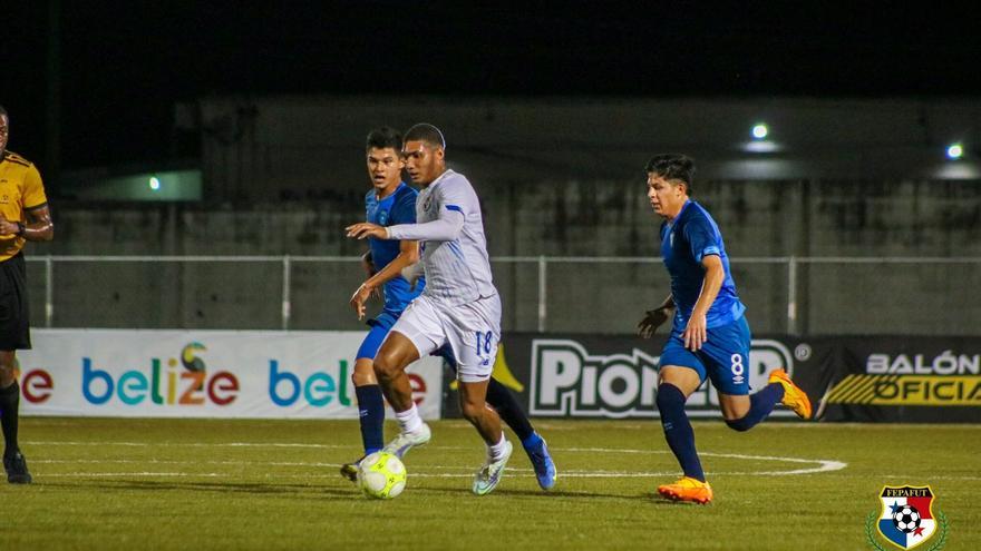 Acción del partido entre las selecciones Sub-20 de Panamá y Guatemala
