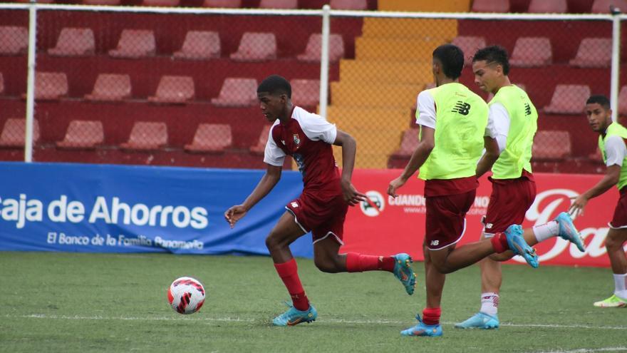Entrenamiento del equipo Sub-20 de Panamá en el estadio Luis Ernesto 'Cascarita' Tapia